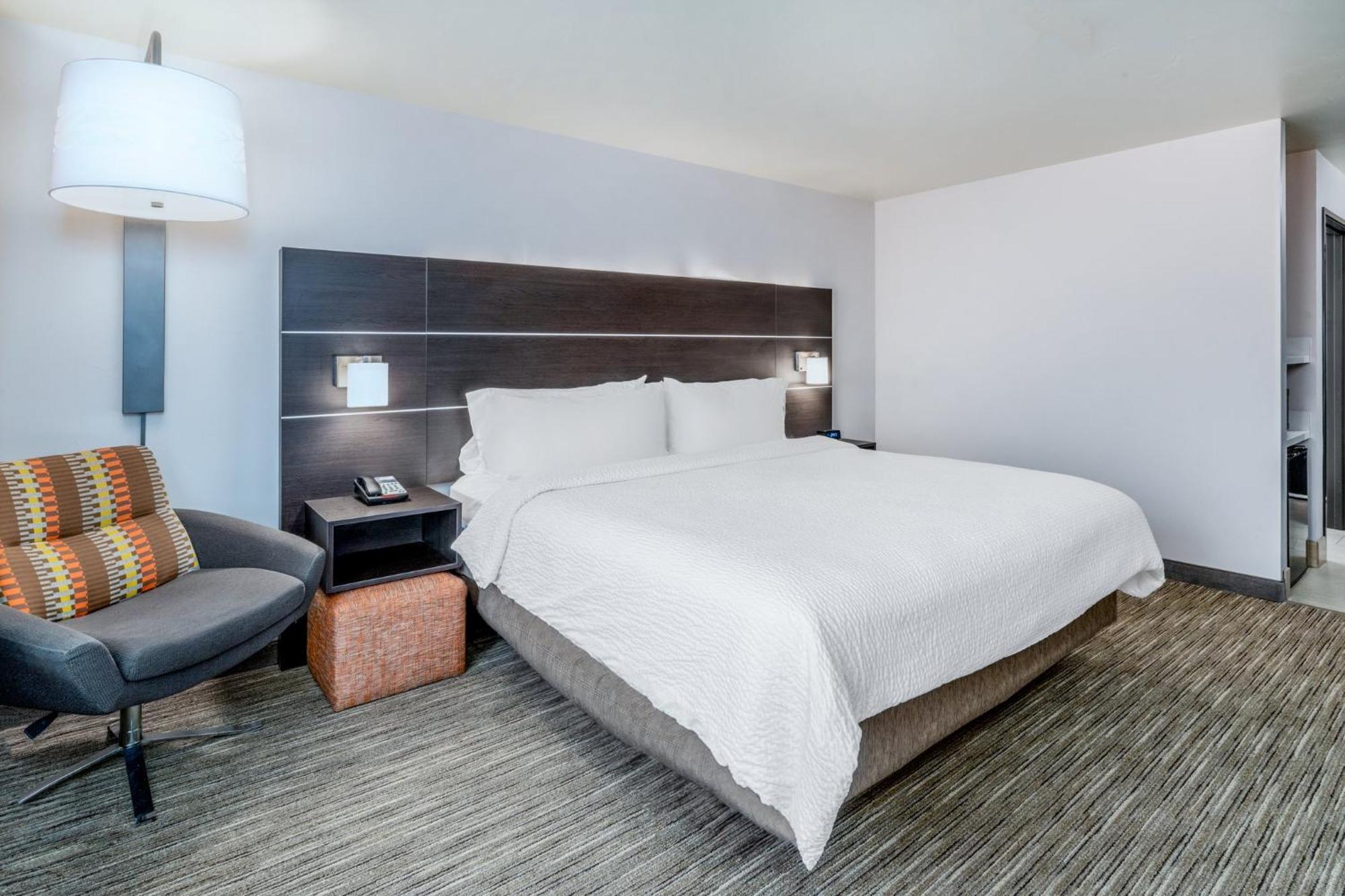 Holiday Inn Express & Suites - Colorado Springs Afa Northgate By Ihg Exterior photo