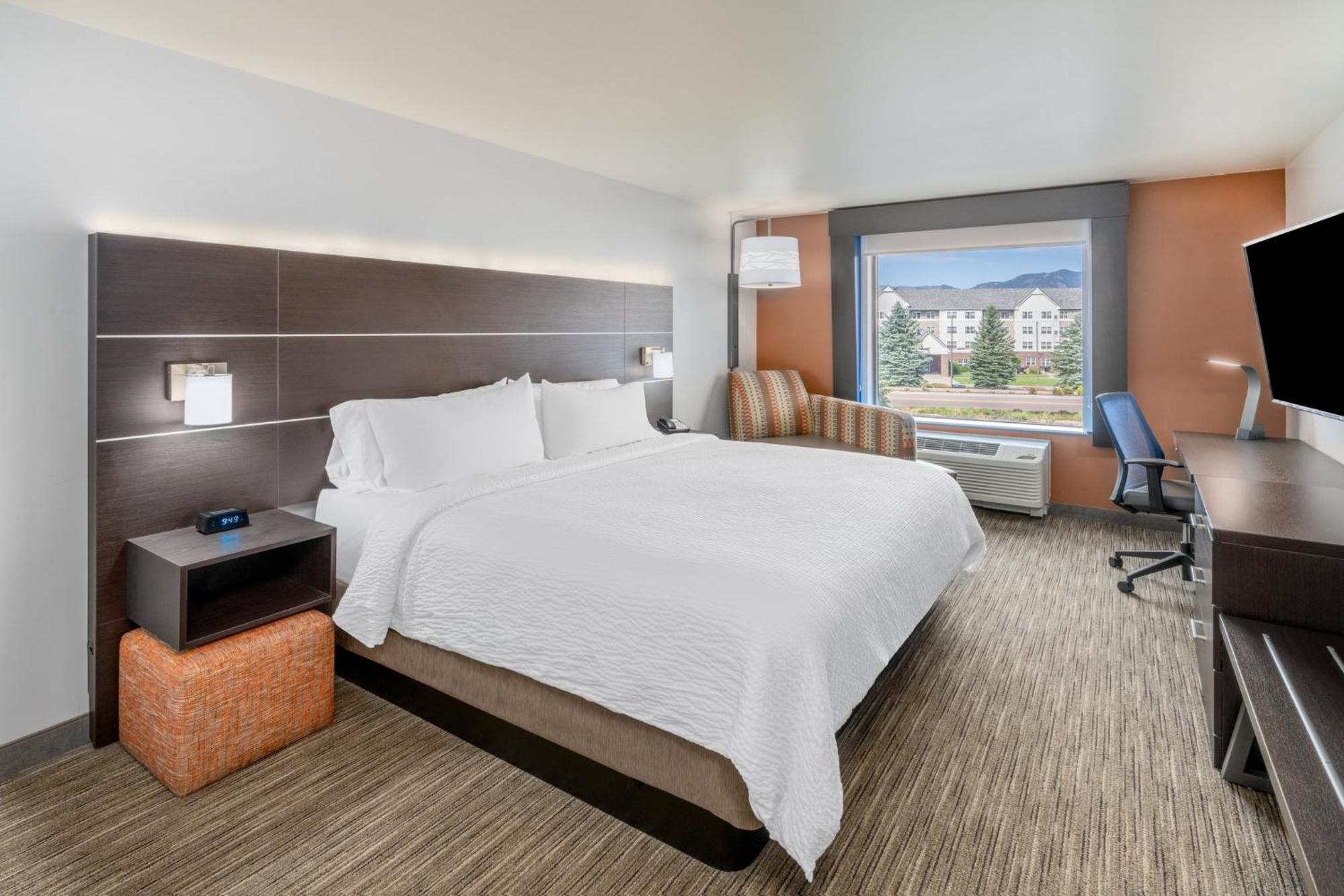 Holiday Inn Express & Suites - Colorado Springs Afa Northgate By Ihg Exterior photo