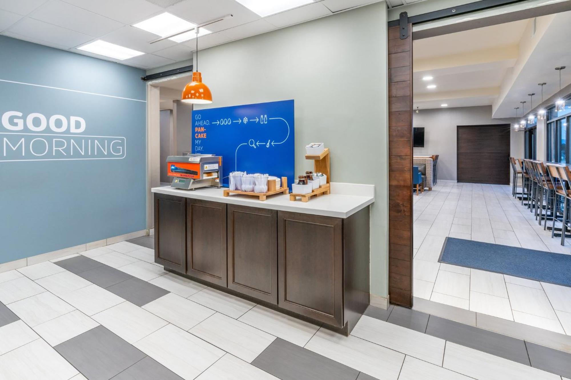 Holiday Inn Express & Suites - Colorado Springs Afa Northgate By Ihg Exterior photo