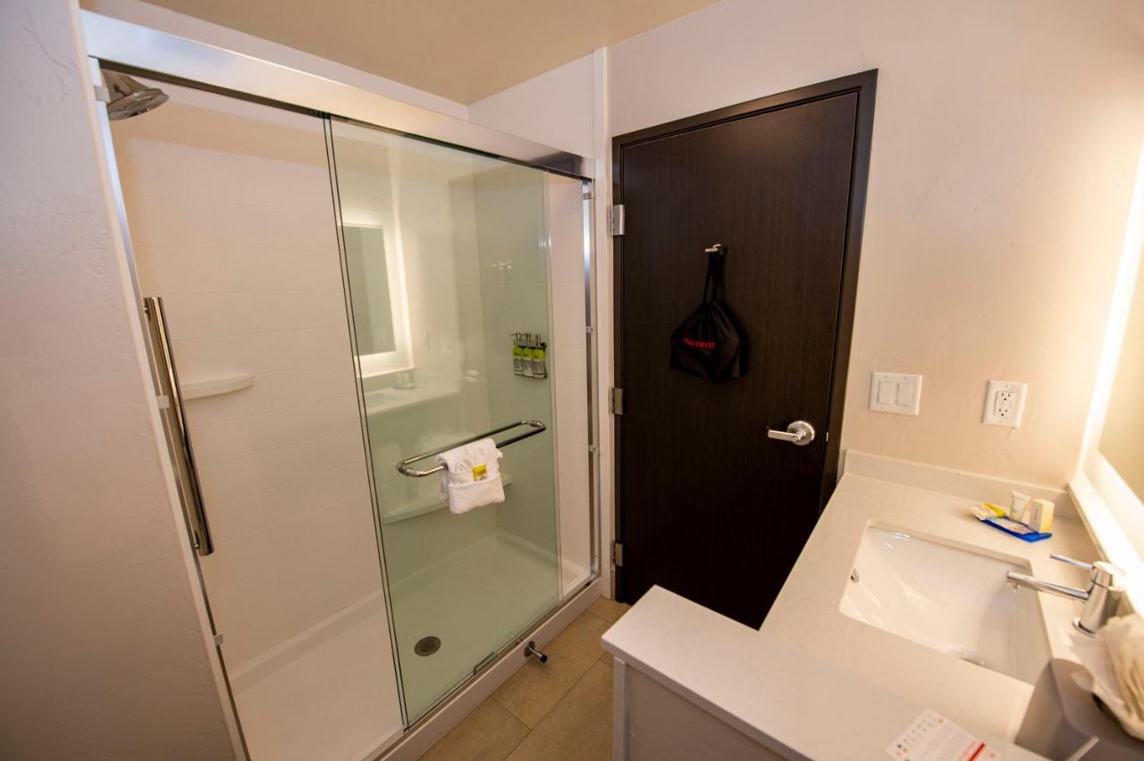Holiday Inn Express & Suites - Colorado Springs Afa Northgate By Ihg Room photo